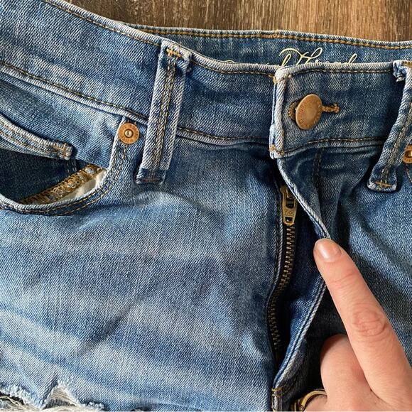 Universal Thread High Rise Midi Short Size 6 - Picture 6 of 8